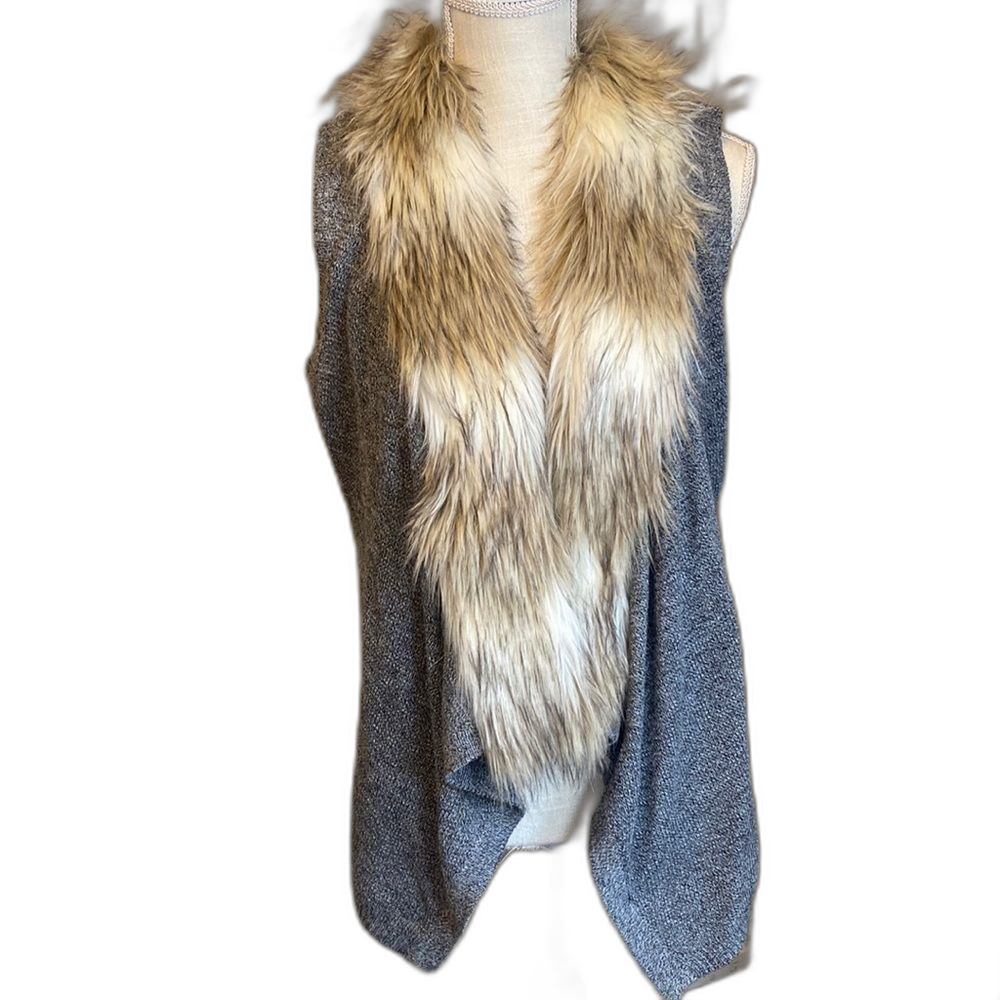Skies are Blue Faux Fur Collar Knit Open Vest Women’s Size Medium